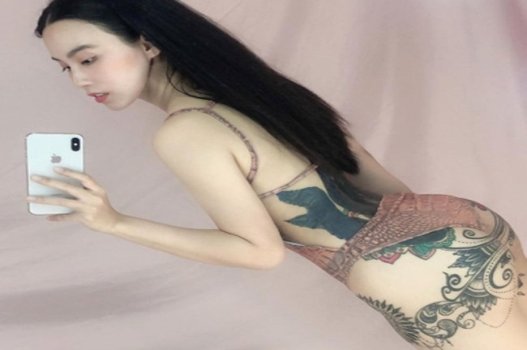 มีเพศสัมพันธ์กระต่ายสวยในห้องมืด