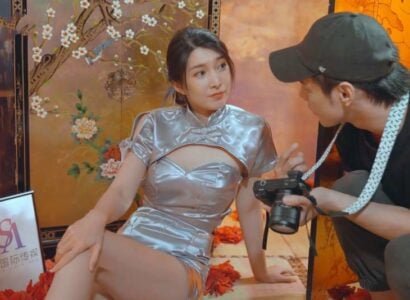 นางแบบที่มีเสน่ห์เปลื้องผ้าสำหรับช่างภาพที่ร้อนแรง
