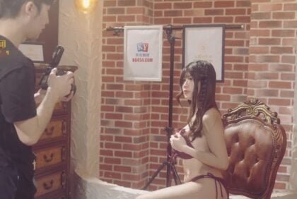 ไอดอลสุดฮอตเซ็กซี่ทำให้เขาบ้าที่จะถ่ายรูปเปลือย