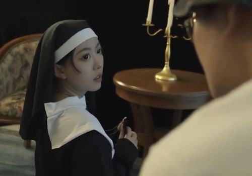 ครูแพะส่งออกกลับไปทำให้นักเรียนหลงใหลหลังจากแยกกัน 10 ปี